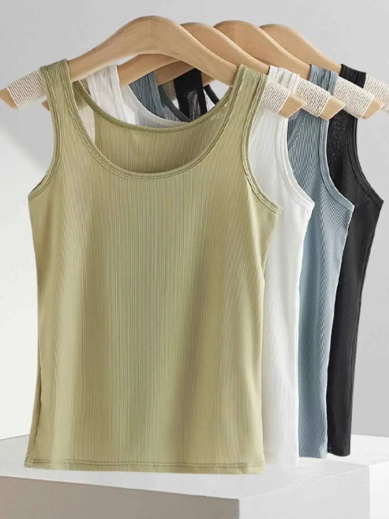 Plus Size Ribbed Scoop Neck Tank Top