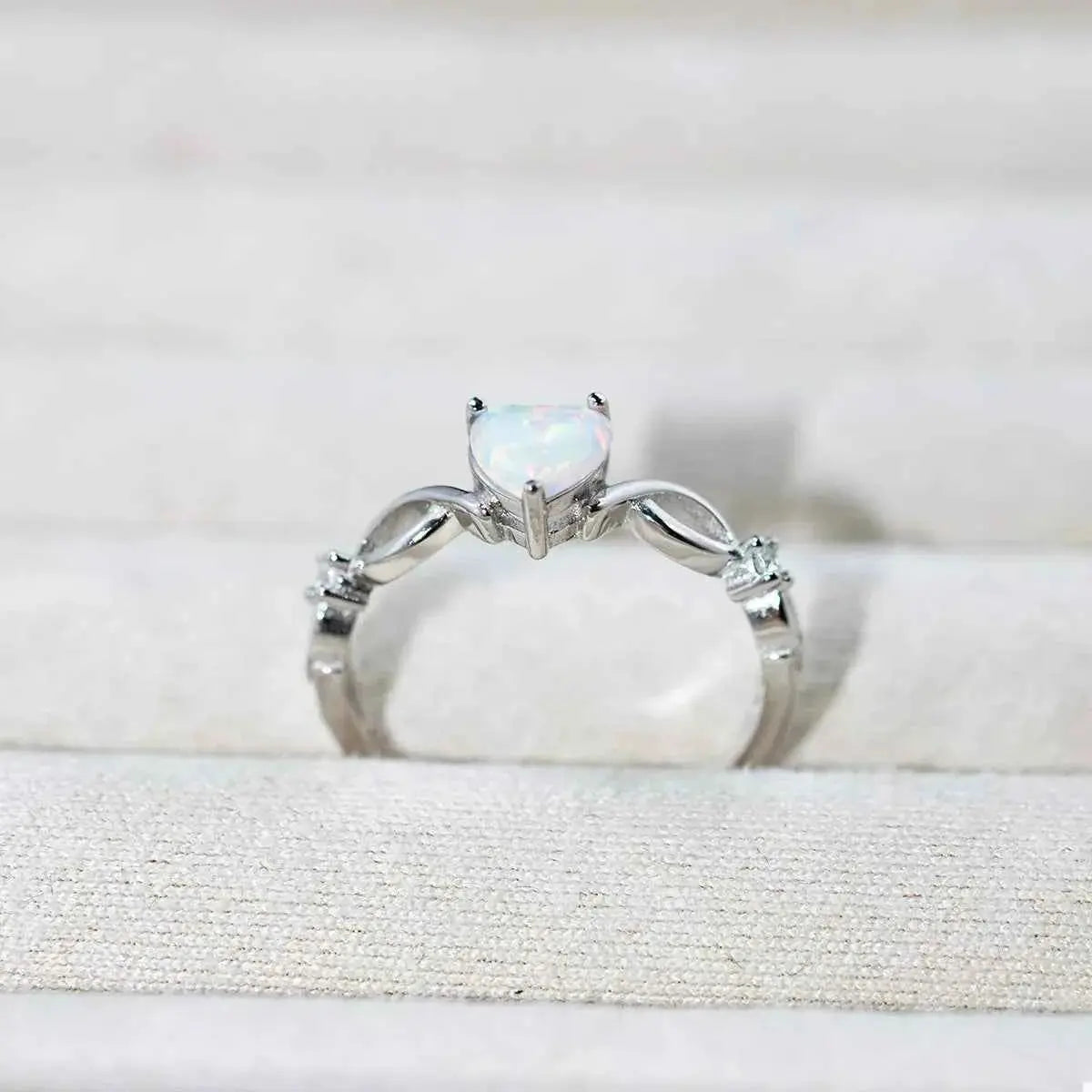925 Sterling Silver Heart-Shaped Ring