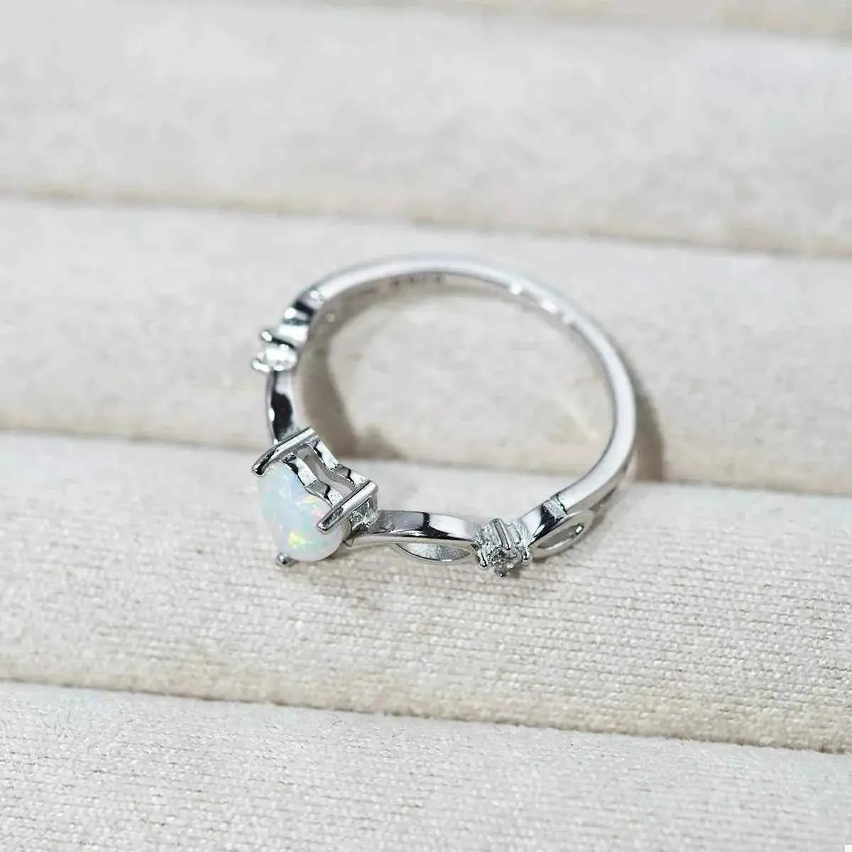 925 Sterling Silver Heart-Shaped Ring