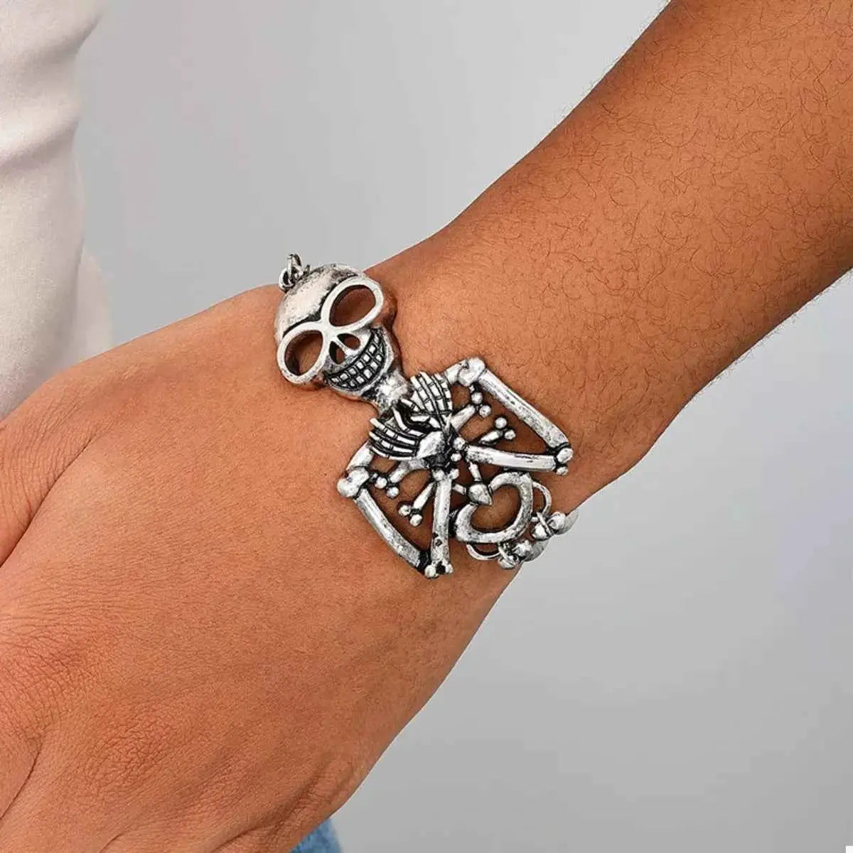 Alloy Skull Necklace and Bracelet Jewelry Set