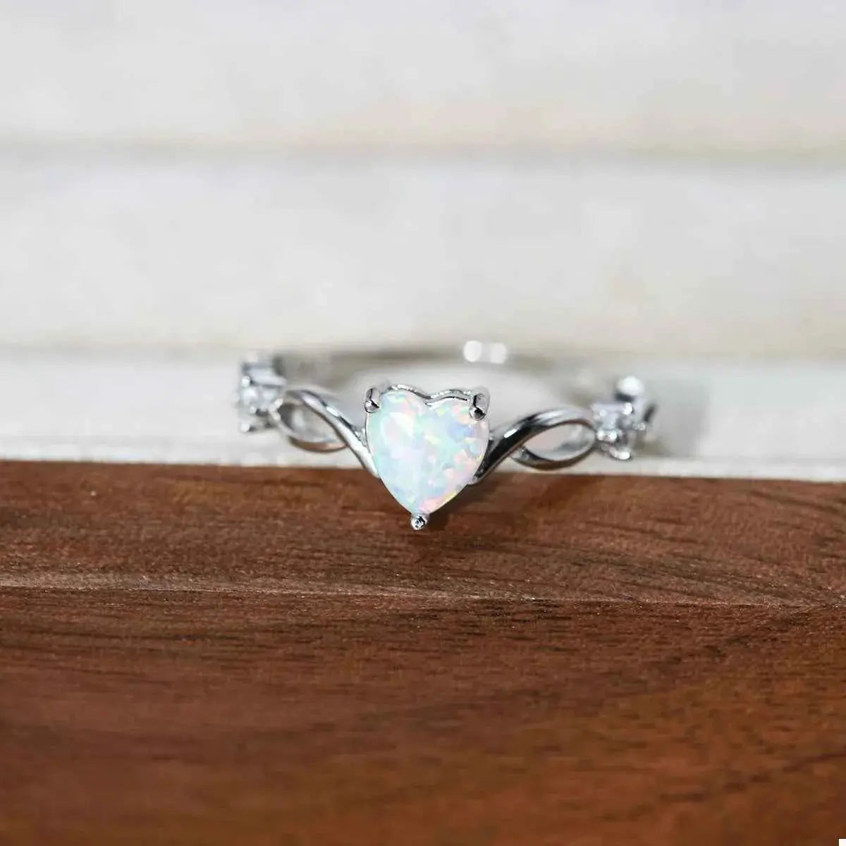 925 Sterling Silver Heart-Shaped Ring