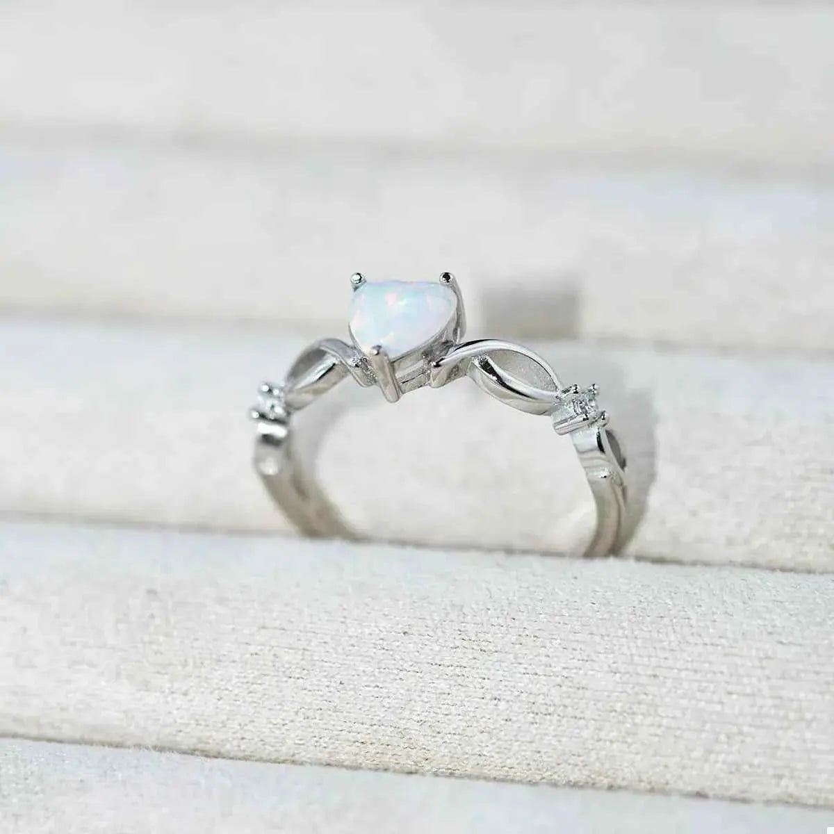 925 Sterling Silver Heart-Shaped Ring